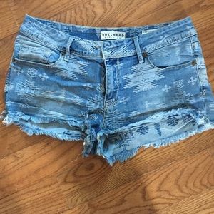 Patterned jean shorts with short fringe